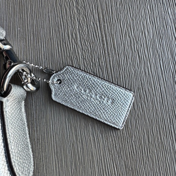 Coach “Aria” Shoulder Bag Silver Metallic w/ Adjustable Strap & Hang Tag - Picture 4 of 11